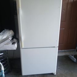KENMORE BOTTOM FREEZER