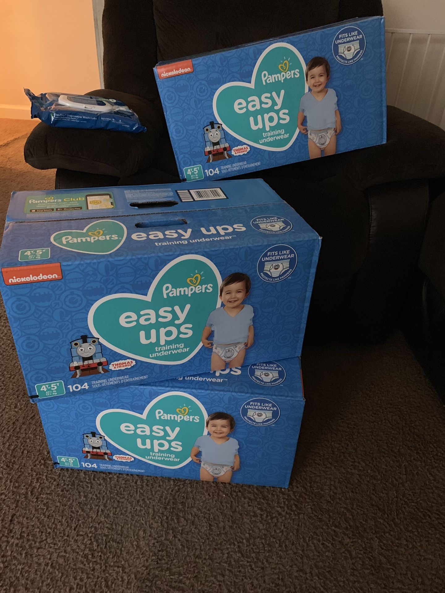 Pampers Brand 104 ct Box Size 4t-5t w/ 1 free pack of wipes