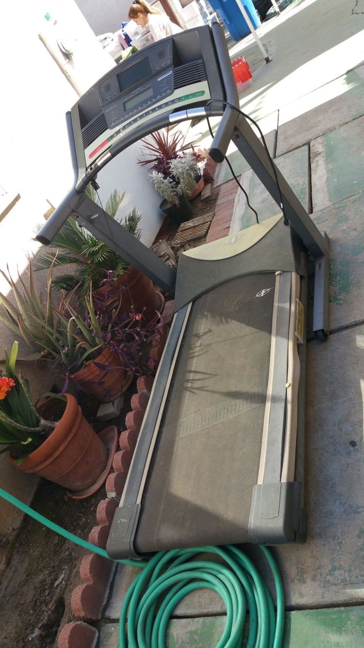 Nordictrack elite 3200 treadmill incline tv fans can diliver for $20