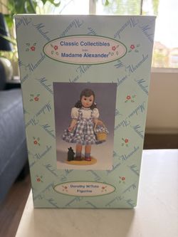 Madame Alexander Dorothy W/ Toto Figurine
