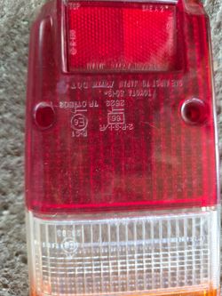 FJ62 Landcruiser OEM taillight cover-right side