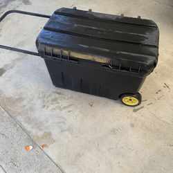 Caja de Herramienta con Llantas