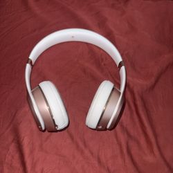 Beats Solo Wireless Headphones – Rose Gold