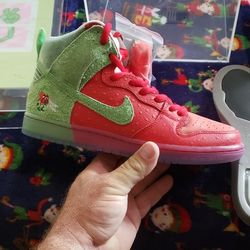 Nike Sb Strawberry Cough Size 8