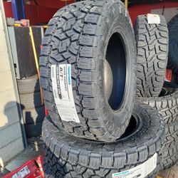 33/12.5/18 Toyo AT3