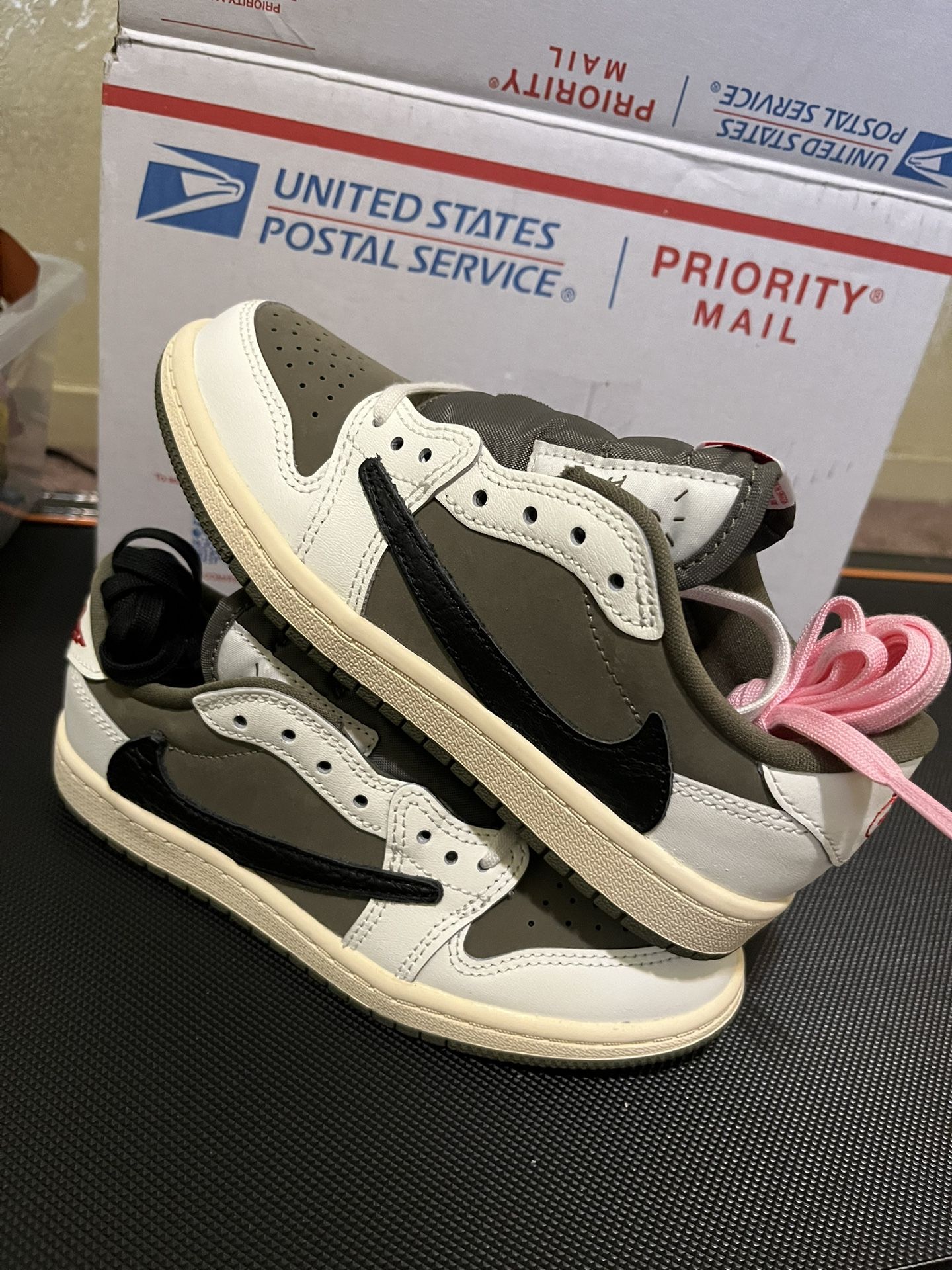 1y Travis Scott Medium Olive Jordan 1s/New/No box