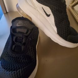 $12.! NIKE Boy's (size 6C).