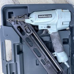 Finish nailer