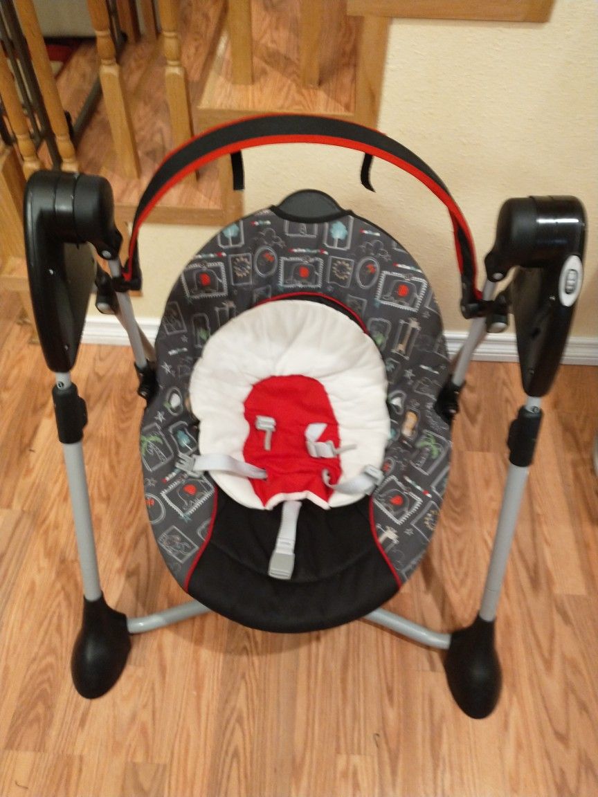 Graco Baby Swing - Battery Operated