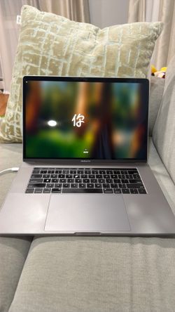 MacBook Pro 15” Touch Bar 2.6ghz i7 16gb ram