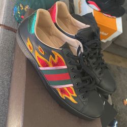 WORN A COUPLE TIMES BUT STILL A 9/10