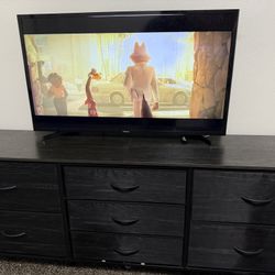 32” Samsung Tv & Dresser