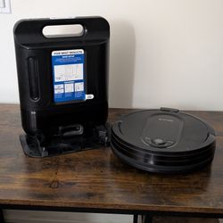 Shark IQ Robot Vacuum w/ Self-Empty Base – AV1002AE