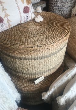 29.5 diameter coffee table ottoman bench sea grass and hyacinth