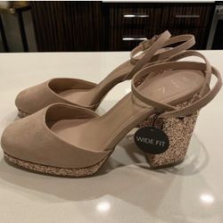 Size 10 Wide NEW Nude Closed Toe Glitter Block Heels