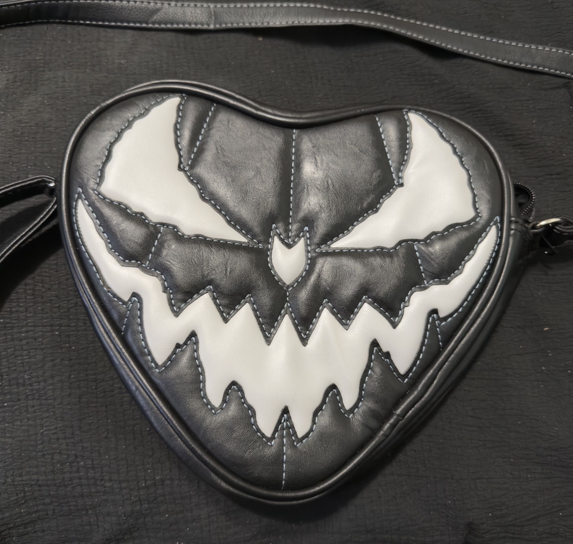 Love Pain And Stitches Pumpkin Kult Heart Shaped Crossbody Bag 