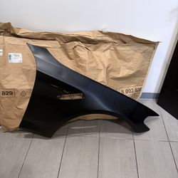 18-23 BMW F90 M5 FENDER OEM *RIGHT PASSENGER*