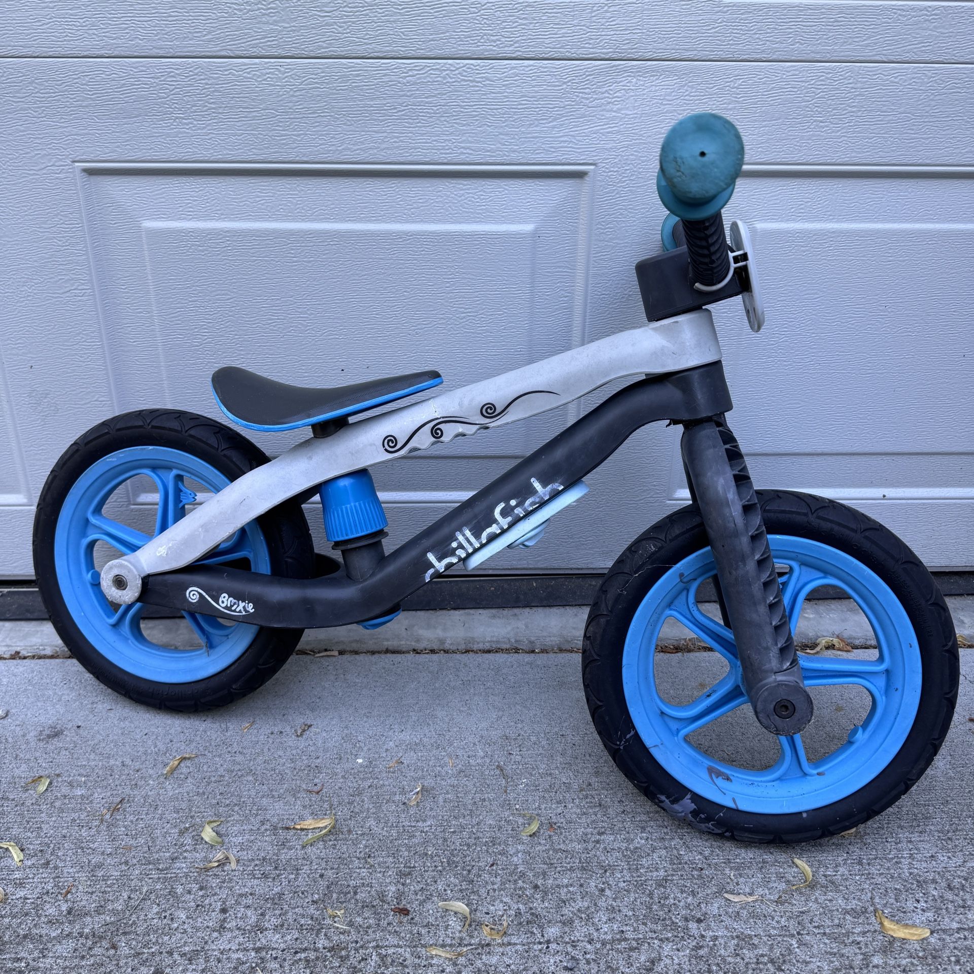 Chillafish BMXie Balance Bike – Blue & Black Toddler Strider