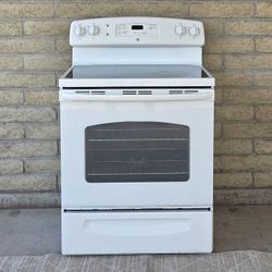 CLEAN GE SMOOTH-TOP ELECTRIC RANGE 5.3 cu ft OVEN STOVE HOME KITCHEN MAJOR APPLIANCE