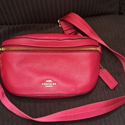 EXCELLENT GENTLY USED " RED COACH LEATHER FANNY BAG  75$