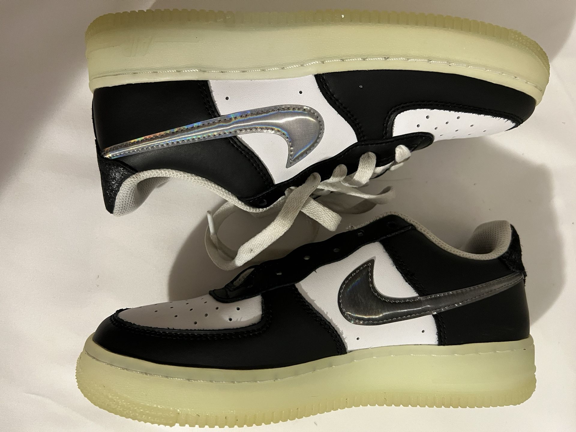 Size 5.5 Jordan 1 Retro Low Year of the Dragon