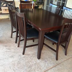 Dining Table And 6 Chairs 