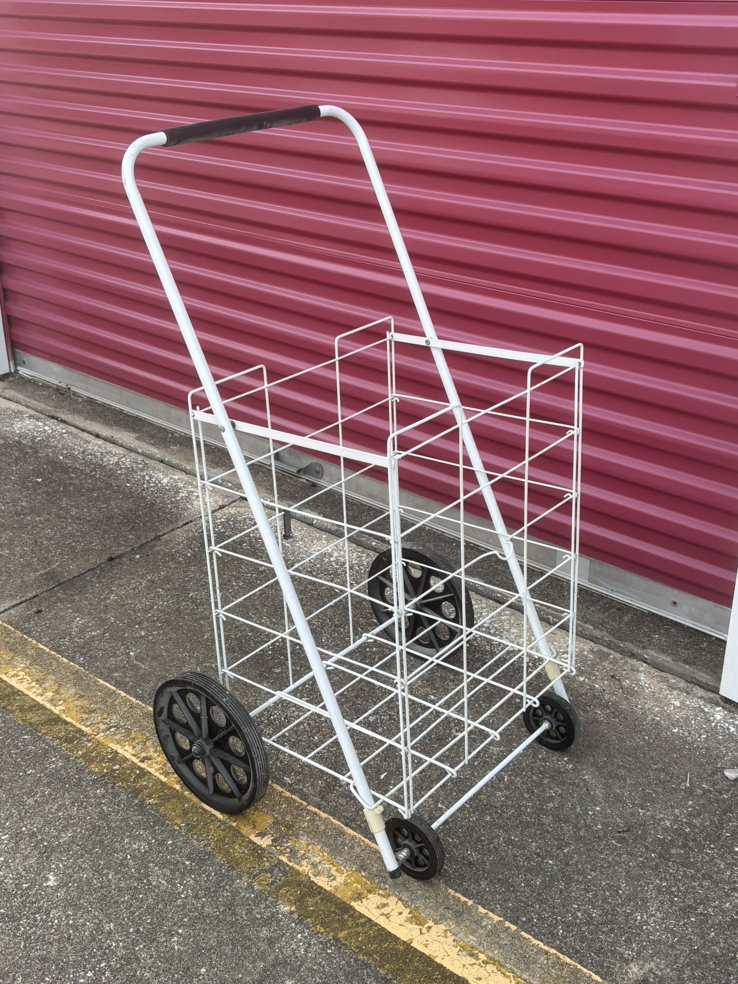 Folding Shopping Cart in good condition.