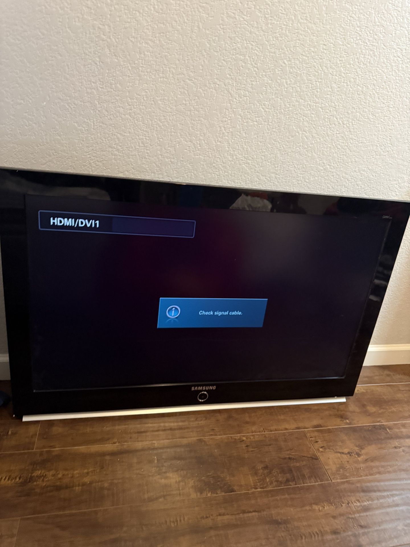 TV 46” 
