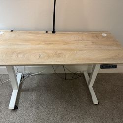FEZIBO Electric Standing Desk – 55” x 24” | Maple & White | 4-Position Memory