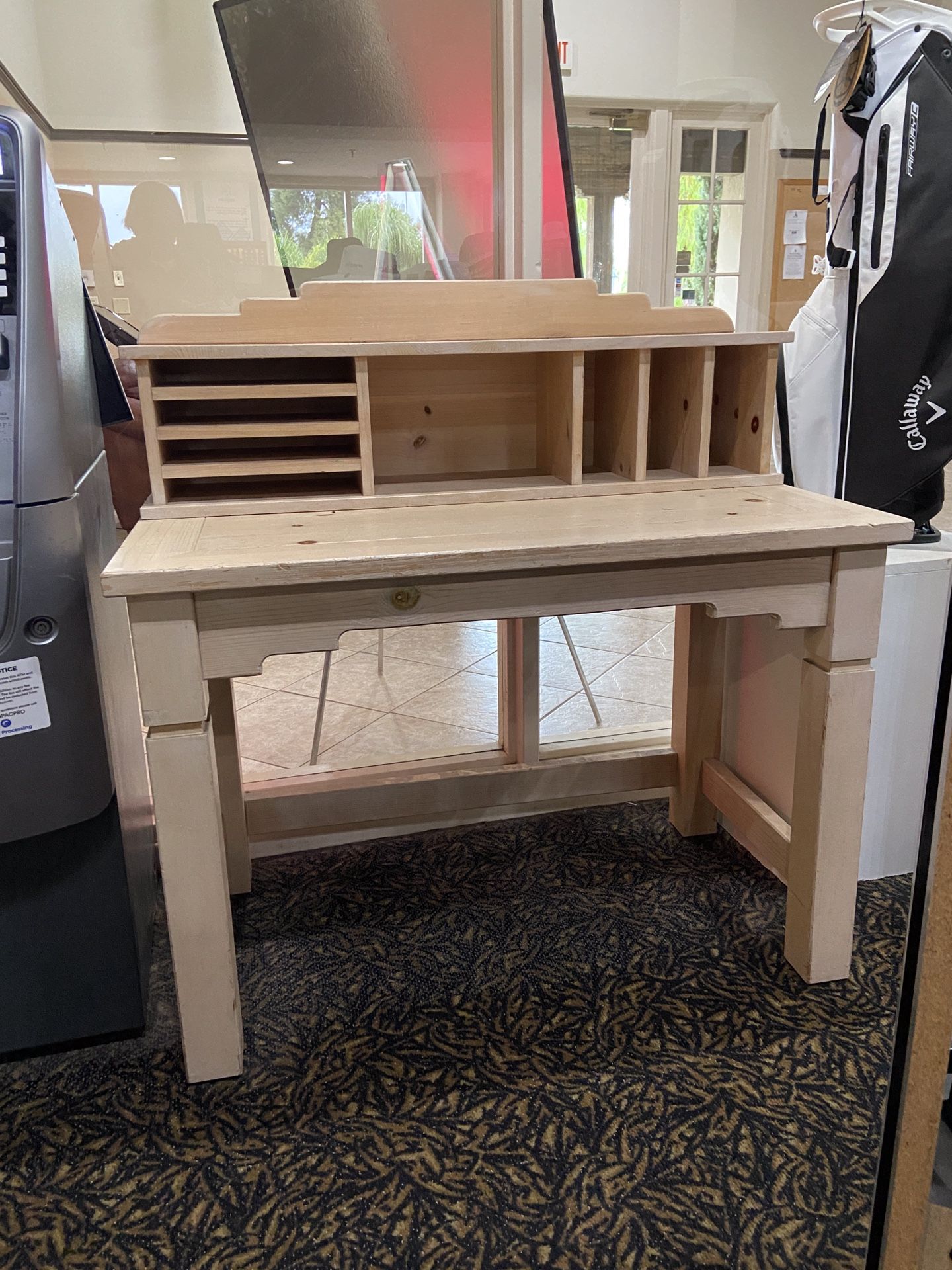 Free Desk Menifee Pickup Monday 1/5