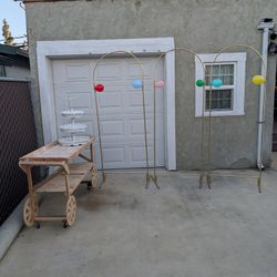 Cart and archs for parties  cart is 4ft long by 30  inches tall and 2ft wide. Archs are 30 inches wide by 7 ft tall. Archs are collapsible. Cart is fi