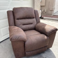 BROWN MICROFIBER RECLINER CHAIR
