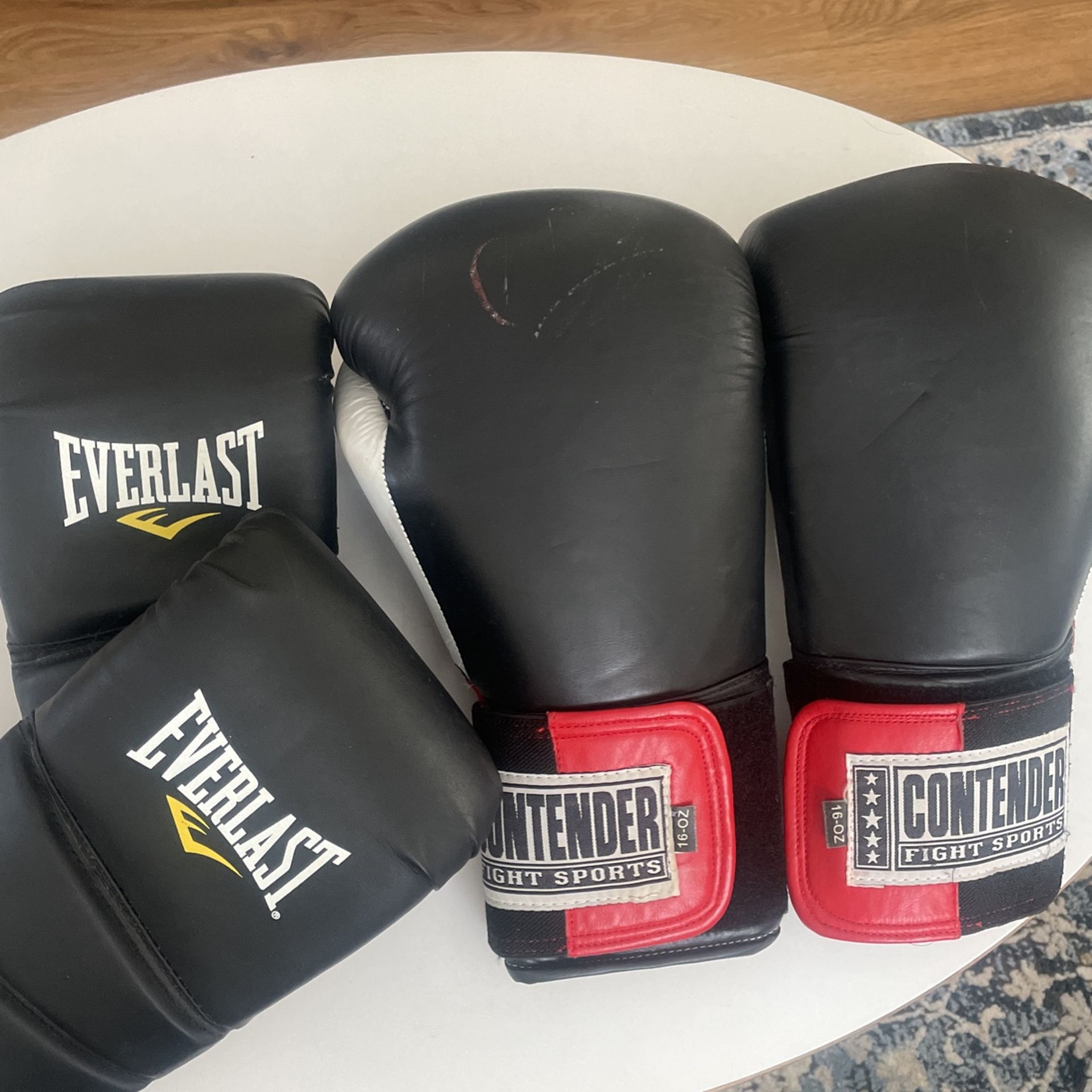 2 Sets Of Boxing Gloves