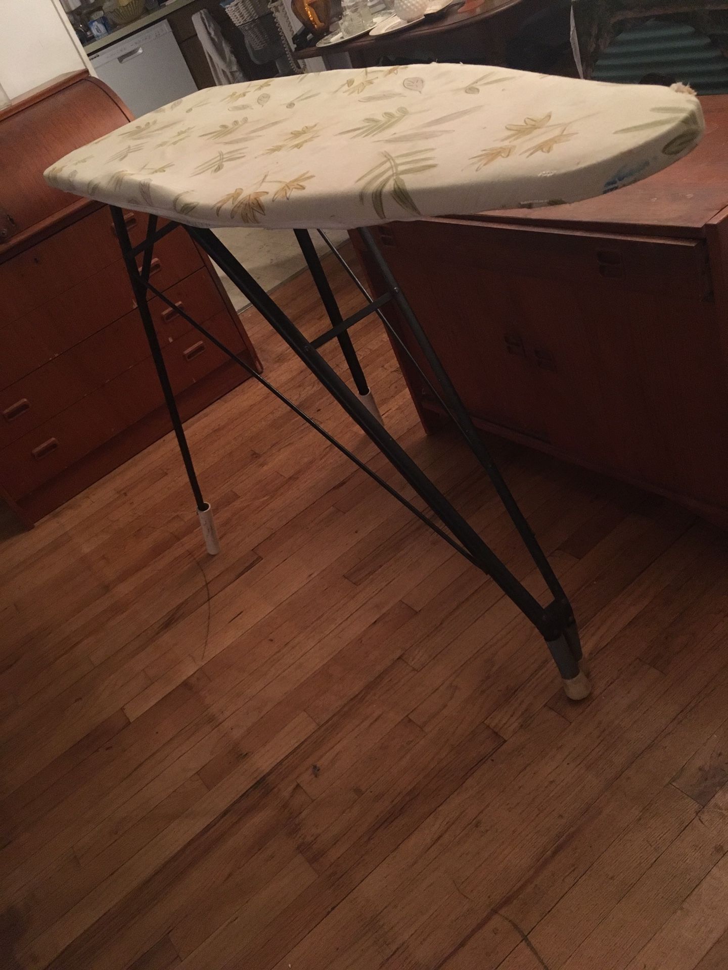 Ironing board 9$