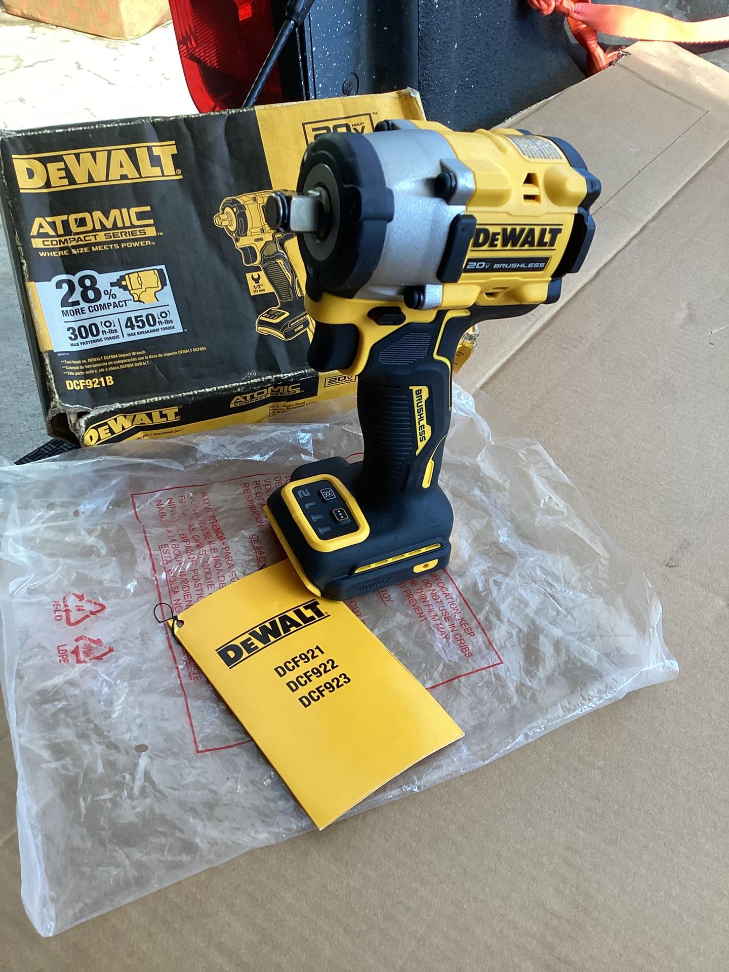 DEWALT ATOMIC 20V MAX CORDLESS BRUSHLESS 1/2 IN VARIABLE SPEED