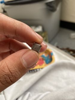 10k gold diamond earring