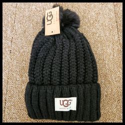 UGG BEANIE HAT. 