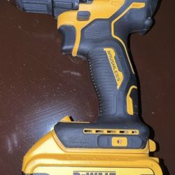 dewalt drill And Battery 5 Ah
