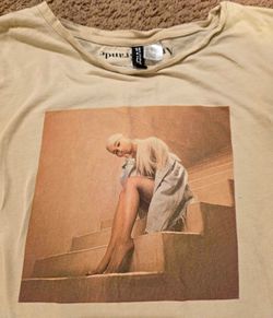 Ariana Grande, Gildan Beige Graphic Print Tee Unisex Adults M Short Sleeve
