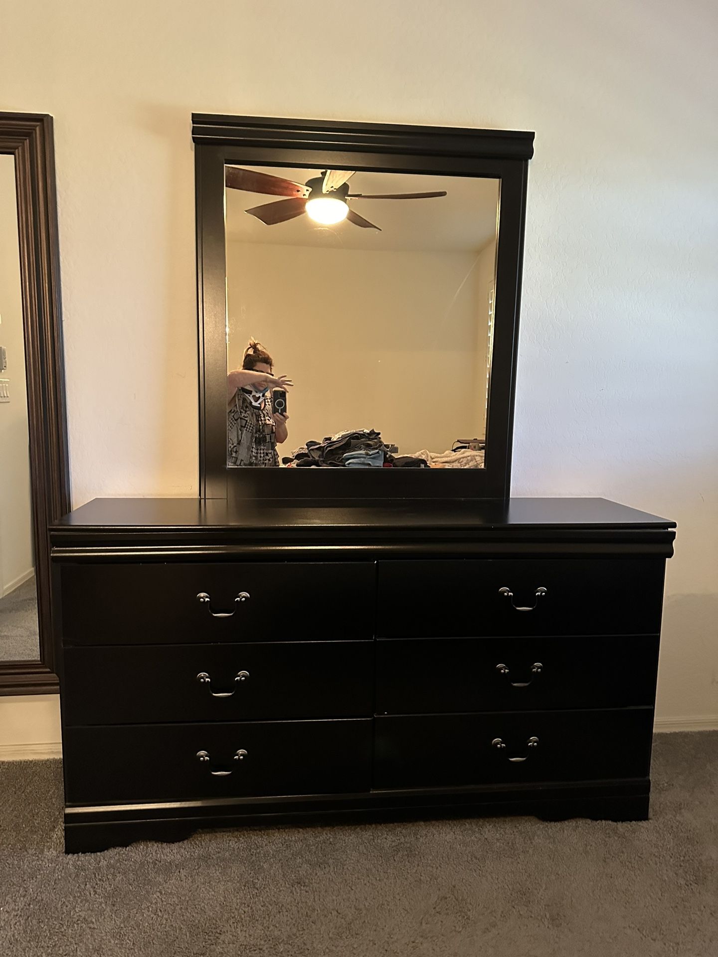 Dresser With Mirror