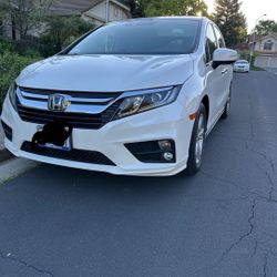 2019 Honda Odyssey EX-L – ONLY 16K Miles – Clean Title – Like New