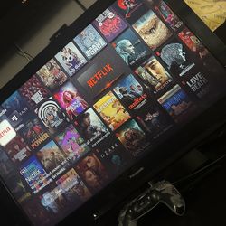 Panasonic VIERA TC-L32C5 32-Inch TV with remote 