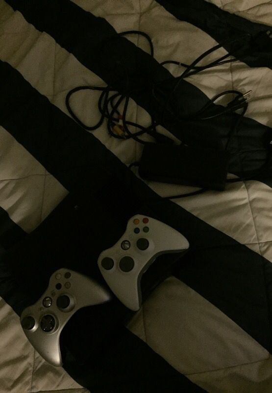 Xbox 360 (black) 2 remotes and several games