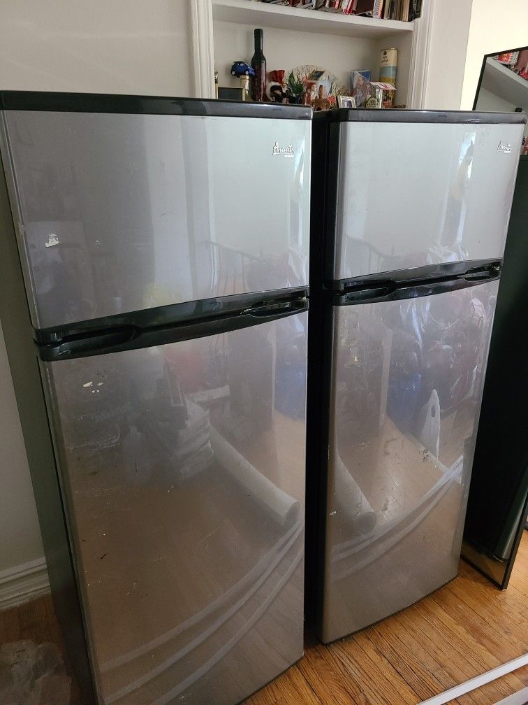 Small Avanti
RA752PST 7.5 cu. ft. Refrigerator (x2)