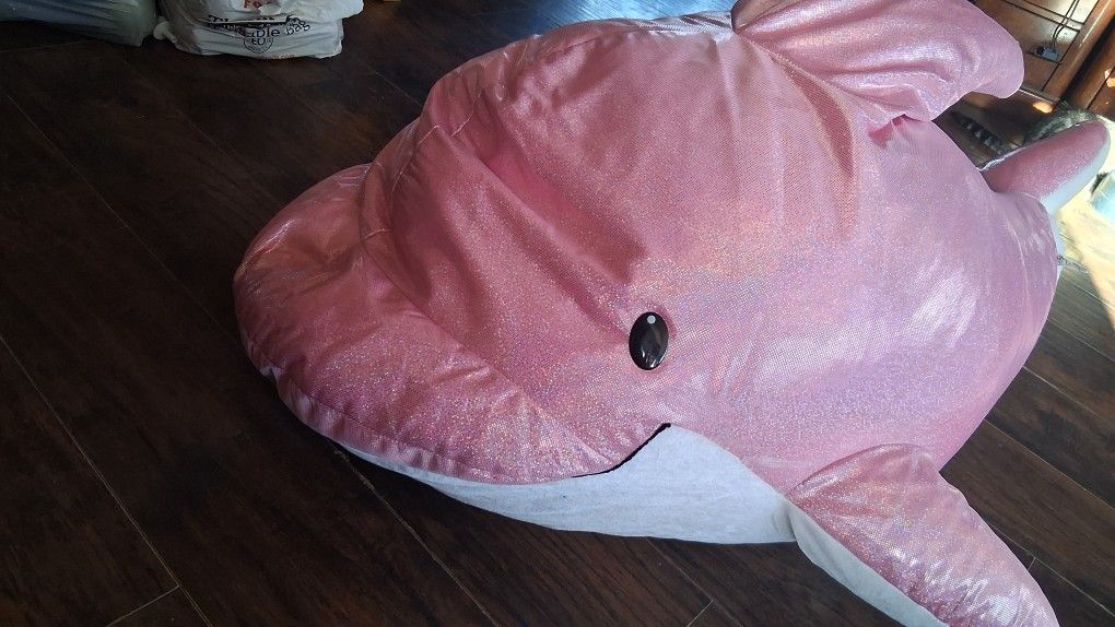 Pushy Dolphin