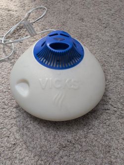 2 Vicks Warm Steam Vaporizers / Humidifiers