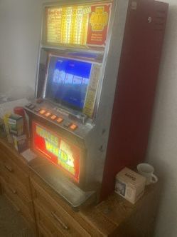 Slot Machine-Deuces Wild Poker