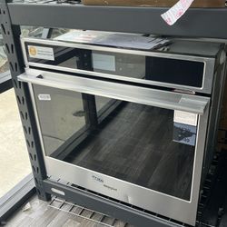 ONLY $749!!! Whirlpool 30” Built In Single Electric Convection Wall Oven