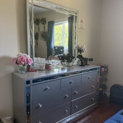 VANITY - dresser with mirror 