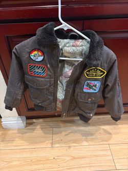 Kids 4/6 sizeBomber Jacket like new